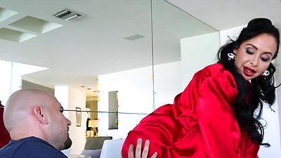 Busty Man-pleaser - Claudia Kealoha