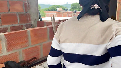 College babe pays her room rent with her huge booty. in spanish, Subtitled in English.