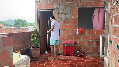 College babe pays her room rent with her huge booty. in spanish, Subtitled in English.