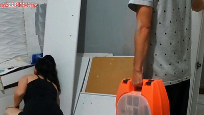 Amadora seducing the fitter and paying for the service with xerecard