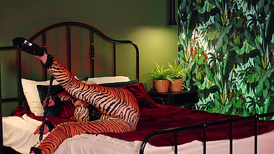 Big butt moaning MILF in bondage tries to get out, but...