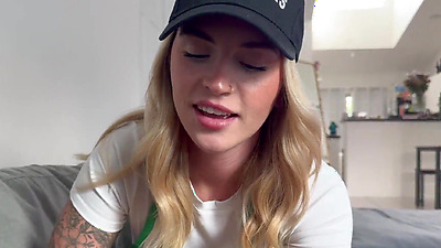 Barista chick cheats on her boyfriend while he's at work "i bet you would fuck me better anyways..."