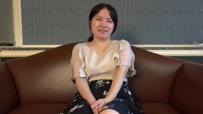 Cute Amateur Japanese Cougar Gets Pussy Shaved And Creampied