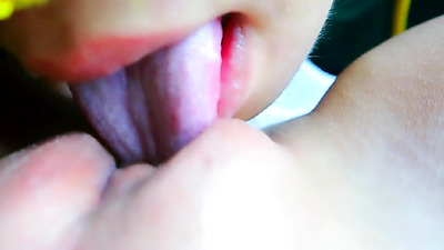 Leaked clip of licking Nong New's vagina until she squirts New241New