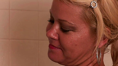 Sexy Milf Shower - Lady Love