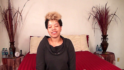 Desperate Amateurs Val and Autumn get their tight pussies stretched out