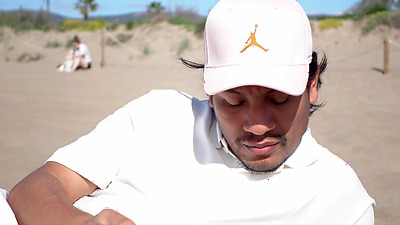 She tempted me in a plubic place, fucking on the beach