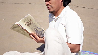 She tempted me in a plubic place, fucking on the beach