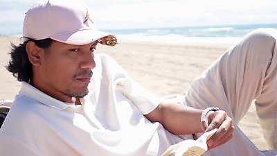 She tempted me in a plubic place, fucking on the beach