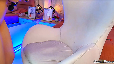 Colombian Girl Fucks Her Wet Pussy On Cam