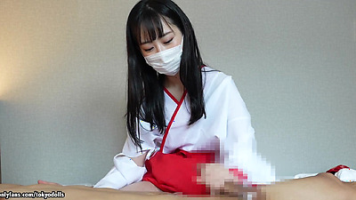 Real orgasm!? Giving her pussy a fingering.