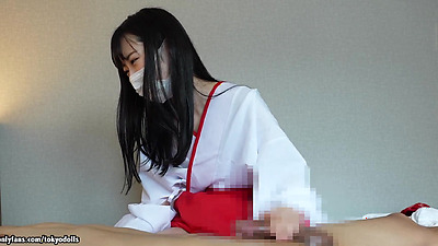 Real orgasm!? Giving her pussy a fingering.