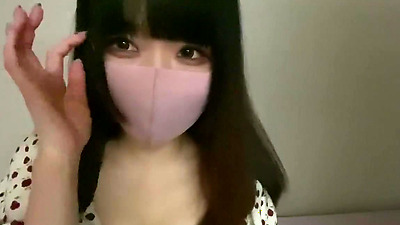 おっぱいがワンピースからはみ出ちゃった…乳首いじいじしながら、深夜のこっそりオナニー