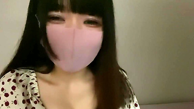 おっぱいがワンピースからはみ出ちゃった…乳首いじいじしながら、深夜のこっそりオナニー