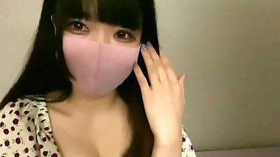 おっぱいがワンピースからはみ出ちゃった…乳首いじいじしながら、深夜のこっそりオナニー