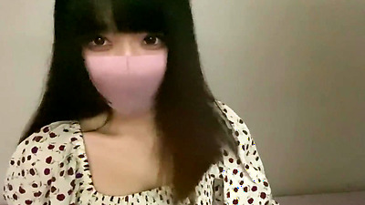 おっぱいがワンピースからはみ出ちゃった…乳首いじいじしながら、深夜のこっそりオナニー