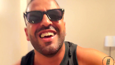 Essa mulata toda delicada já acorda com tesão - Completo no Red