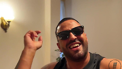 Essa mulata toda delicada já acorda com tesão - Completo no Red