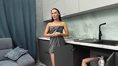 She paid a pumped-up plumber to work with her juicy arse