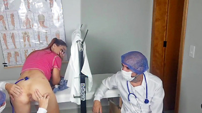 Team of gynecologists sees patient for the first time!