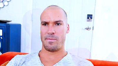 Miss Raquel Fucking In The Living Room With Her Outie Pussy - Juliana Grandi