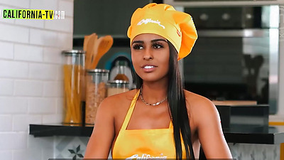 Clara Wellen, Famous Brazilian Influencer, Was Caught Opening The Door Naked For A Motorcycle Courier