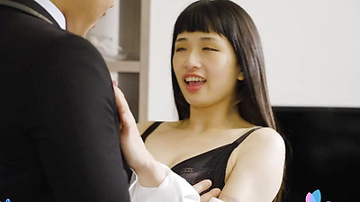 Han Yan Loses Her Virginity With A Tattooed Friend