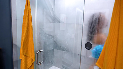 Stepsis Kiana Rides Juan’s Long Shaft to a Face-Full of Cum!