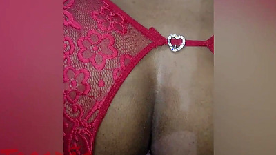 Black babe cumming through her booty