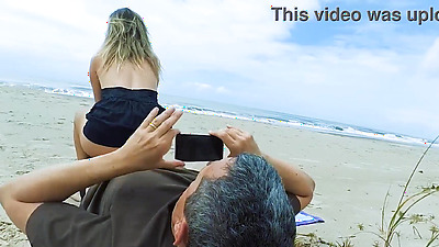 Filming an anal scene on the beach in front of passersby
