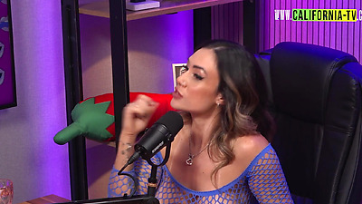 Sexy Fat Babe And Naughty Japanese Chick Make Out On The Podcast