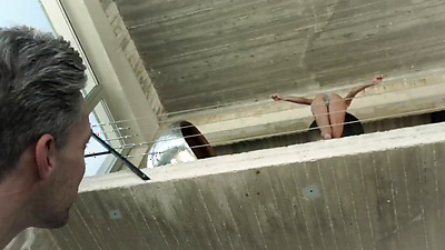 My petite girlfriend loves it when I lick her pussy first