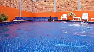 Latina MILF with a big arse gets a hard shaft from a stranger in the public pool