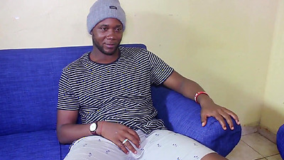 She deceives her husband with her best friend and colleague from the office who came to visit her and ended up kissing with him in front of her husband. adultery in coaction