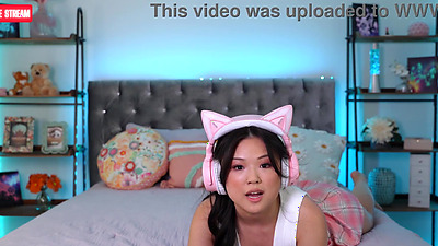 Asian gamer stepsister gets teen pussy pounded during live stream