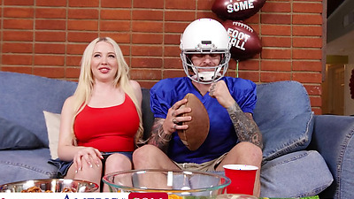 Naomi Ryder Gets Turned On With Football Players In Gear - Juliana Grandi