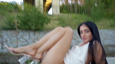 Skinny Russian Bus Stop Pickup - Ara Mix, Martin Gun