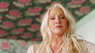 VIXENPLUS Dream mom Alexis sucks college studs penis dry