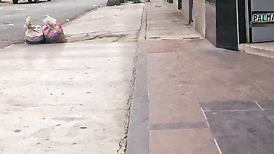 Foreigner, chubby, big-assed and busty, recently arrived, shows me her tits to get a job. Then we met on the street to go to a hotel to pick up.