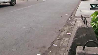 Foreigner, chubby, big-assed and busty, recently arrived, shows me her tits to get a job. Then we met on the street to go to a hotel to pick up.