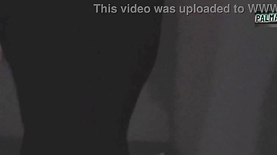 Foreigner, chubby, big-assed and busty, recently arrived, shows me her tits to get a job. Then we met on the street to go to a hotel to pick up.