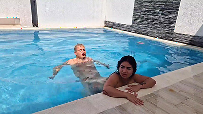 Lifeguard saves a sexy chick with a huge butt, she thanks him by fucking him deliciously - ALEJANDRA PALACIOS