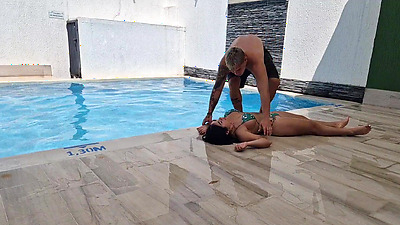 Lifeguard saves a sexy chick with a huge butt, she thanks him by fucking him deliciously - ALEJANDRA PALACIOS