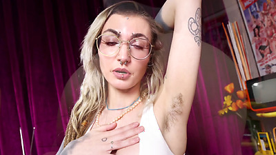 Charlie Cake Shows Off Her Hair Pussy And Sexy Feet