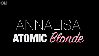 Blonde Slutty Wife Gets Fucked by the Delivery Guy