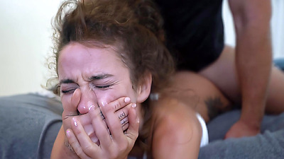 She Screams And Shouts While Cumming Her Brains Out