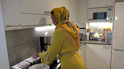 Horny Stepson Fucked His Big Arse Arab Stepmom In Hijab