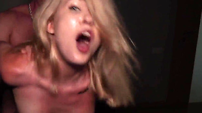 Blonde gave herself hard to a stranger on the first date