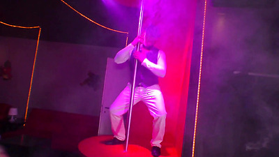 GERMAN BBW GRANNY SEDUCE y. STRIPPER TO FUCK HER