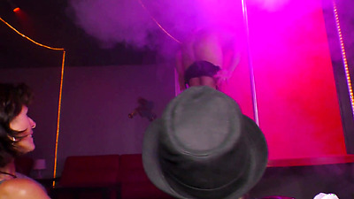 GERMAN BBW GRANNY SEDUCE y. STRIPPER TO FUCK HER